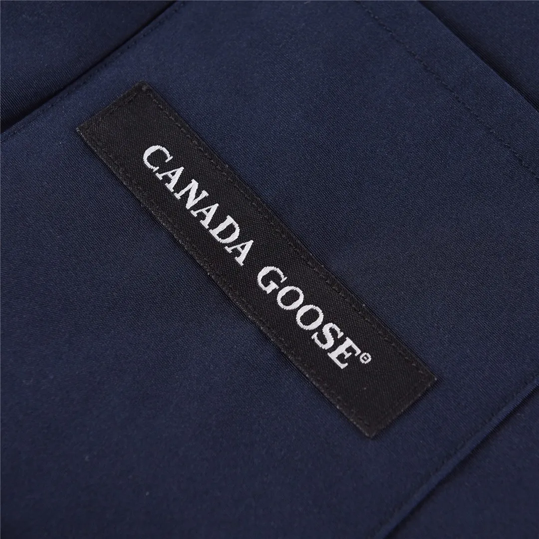 P320 Canada Goose Canada Goose #Freestyle Crew 4154M men's and women's vest down# ➖ Genuine synchronous anti-counterfeiting chip sensor! ➖ Imported Behringer embroidery machine to customize 10,000-needle embroidery logo! ➖ Imported 21-count polyester-cotton blended original fabric, using Feather-Light 10D waterproof coating fabric, made of 84.5% polyester fiber and 15.5% cotton, 100% the best feel in the entire network! ➖ The genuine official website uses the national standard 80 white duck down, and will never be misled by false claims such as 90 down or goose down! ➖ 100% nylon nylon lining with double double-layer sealing design to prevent velvet from running away. Top-grade polar fleece is used in the collar and pockets to keep warm and comfortable! ➖ Yoshida YKK provides original custom-made electroplated sliders. YKK two-way lockable zippers are tight and smooth and will not peel off paint! ➖ 3M composite original Velcro is durable, and all accessories and hardware are disassembled and customized!  SIZE: XS S M L XL XXL [Attached: Size chart]
